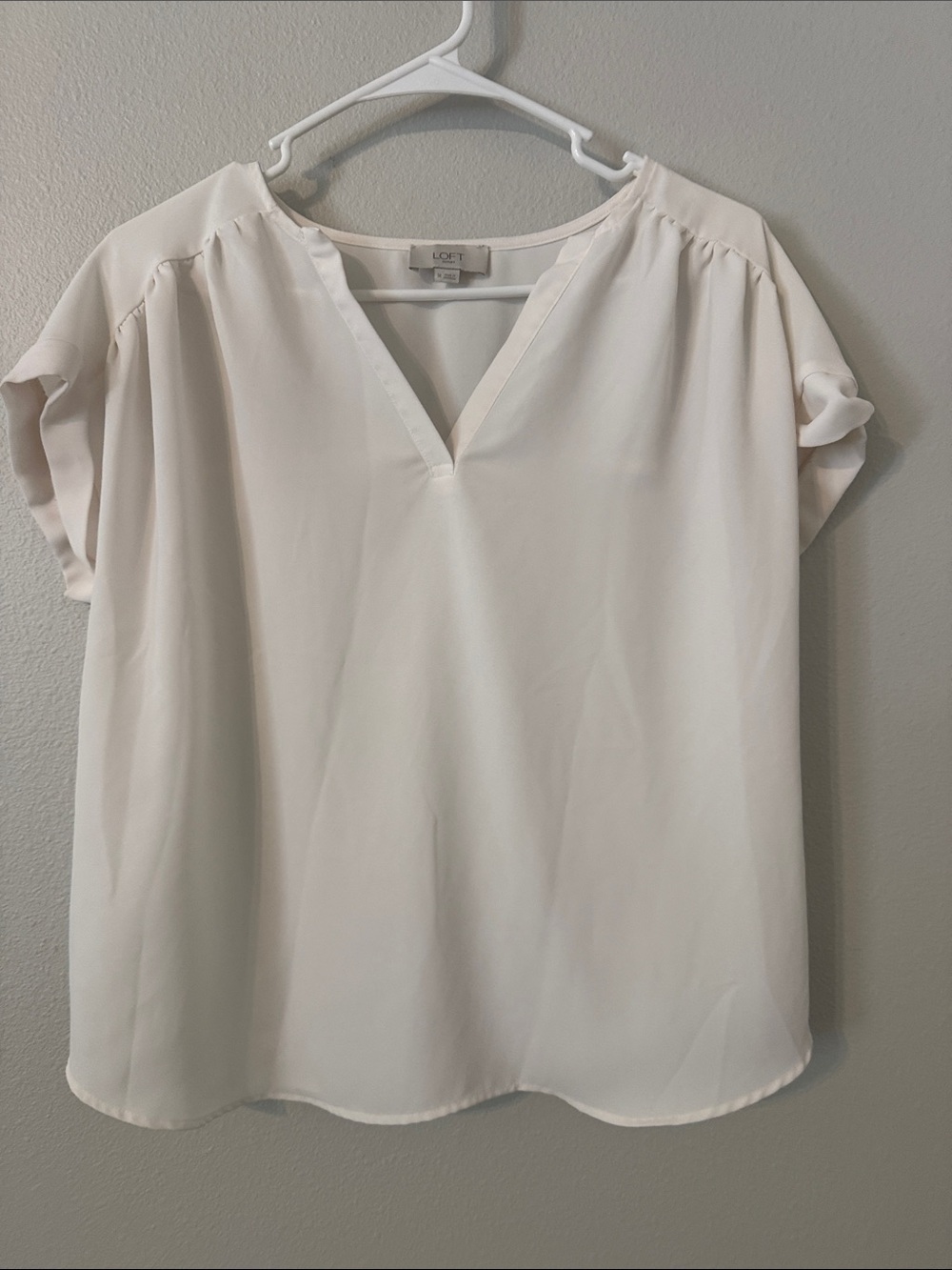 LOFT Cream V-Neck Short Sleeve Blouse